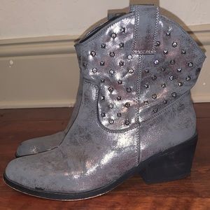 Sparkly Stud Silver Cowboy Boots